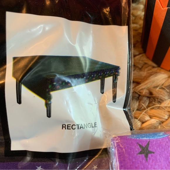 Halloween Party Lot Table Cover Napkins, Leaf Bag Pumpkin, Paper Cupcake Holders - Picture 12 of 12